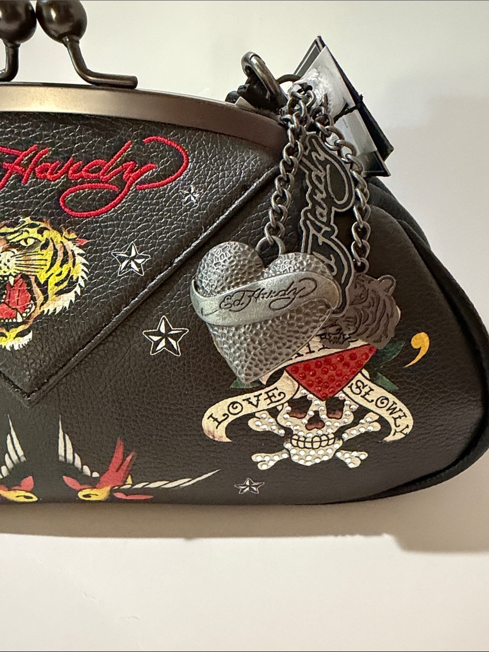 💕 Hello Gorgeous! Ed Hardy Kiss Lock Embossed Tiger Heart Skeleton-NWT - Picture 5 of 11